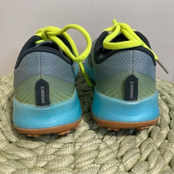 Brooks Catamount Trail Running Lace Up Sneakers in Blue/Nightlife/Biscuit - Picture 8 of 16